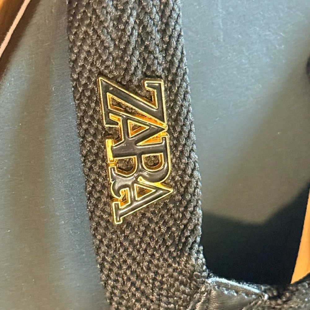 Zara Black Flip Flop Sandals with Gold Logo - Picture 4 of 5
